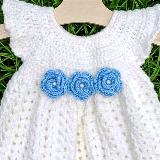 Close-up of the crochet flowers
