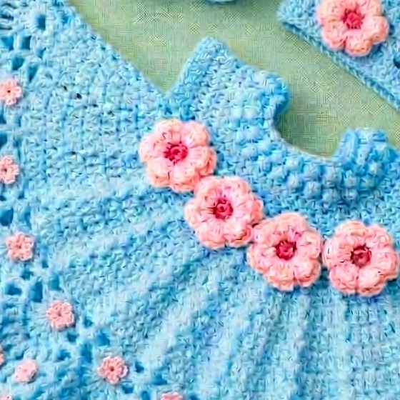 Close-up of the crochet flowers