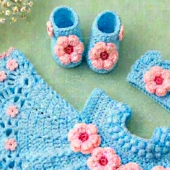 Close-up of the matching booties