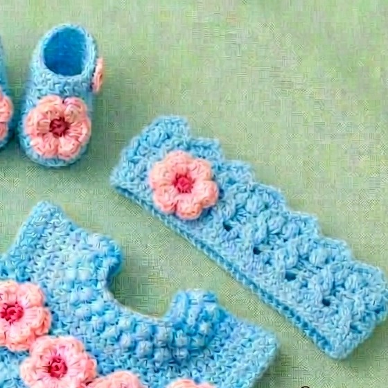 Close-up of the matching headband