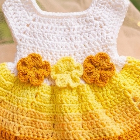Close-up of the crochet flowers