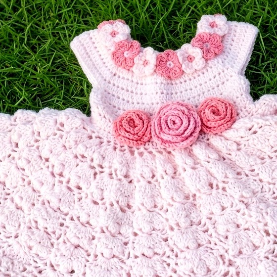 Close-up of the crochet roses