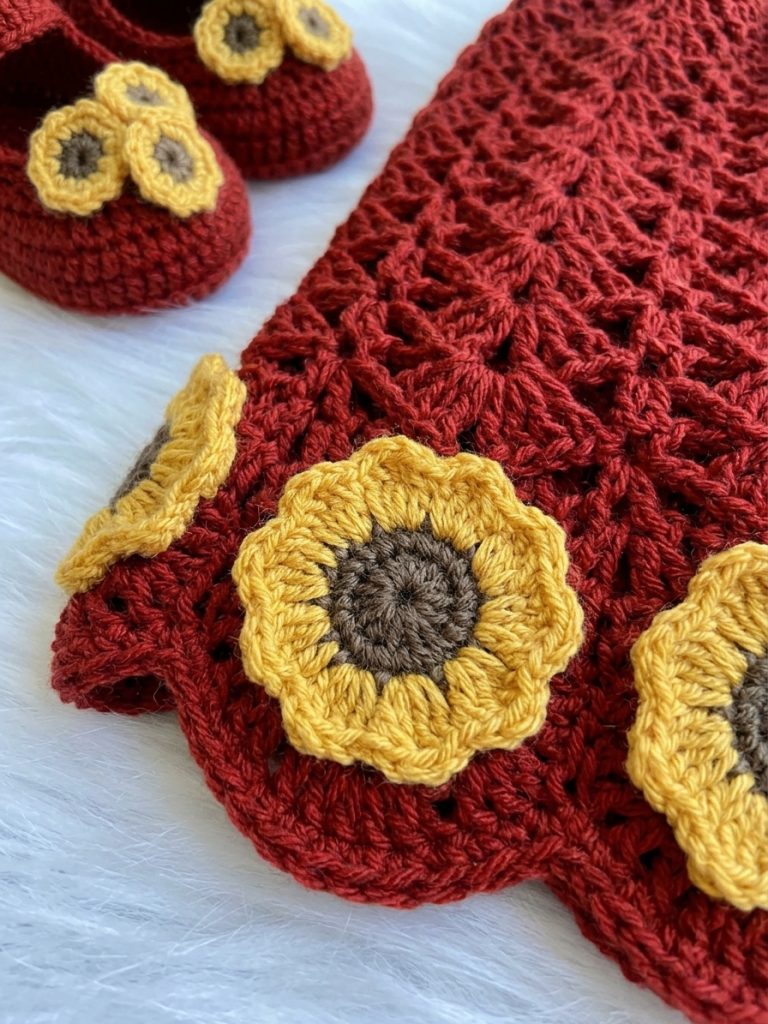 Close-up of the red crochet shell stitches